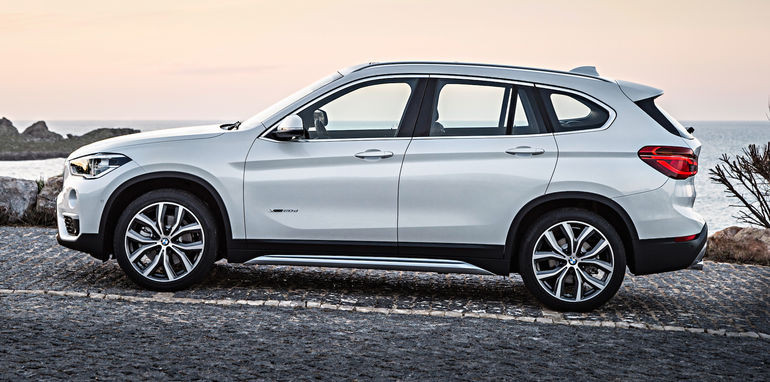 Bánh xe hợp kim 19 inch kết hợp với lốp xe Bridgestone Potenza S001 225/45. X1 xDrive25i không có bánh dự phòng.