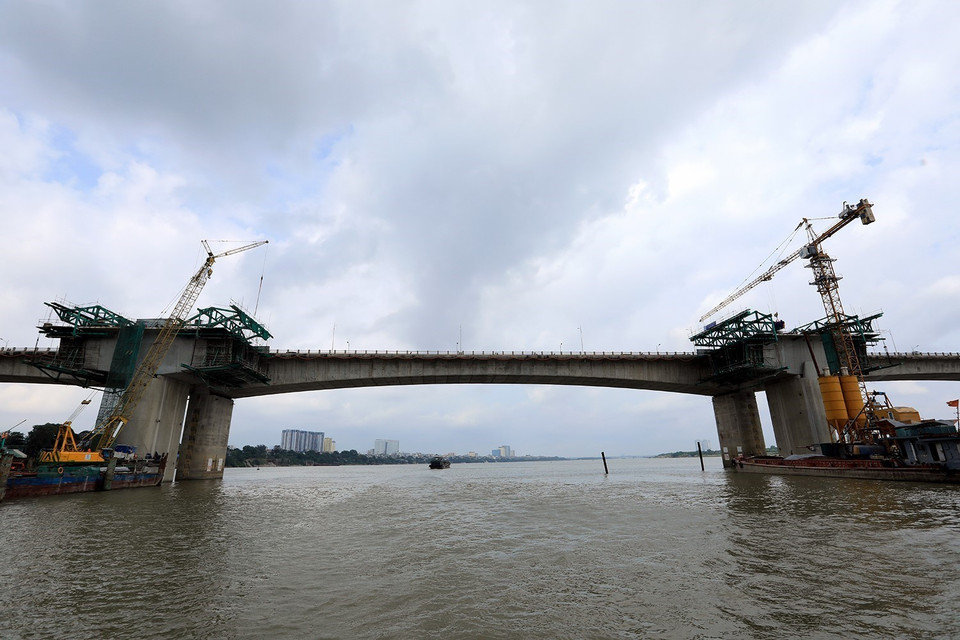 Dự kiến dự án cầu Vĩnh Tuy 2 hợp long các nhịp chính trước 30/6/2023. (Ảnh: Tuấn Anh/TTXVN)