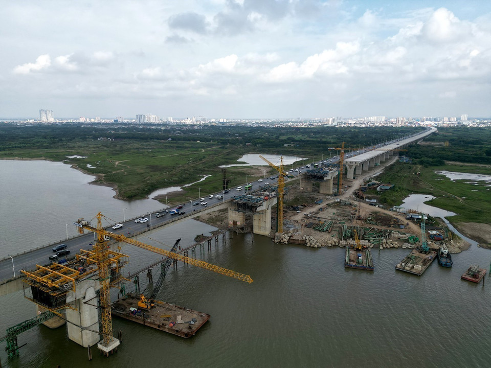 Sau khi hoàn thành, dự án cầu Vĩnh Tuy giai đoạn 2 sẽ tăng khả năng lưu thông giữa hai bên bờ sông Hồng, đáp ứng nhu cầu vận tải ngày một tăng cao giữa trung tâm Hà Nội với khu vực phía Bắc và Đông Bắc Thủ đô. (Ảnh: Tuấn Anh/TTXVN)