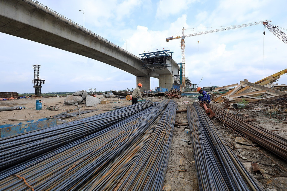 Công trình khởi công tháng 1/2021, được nhà thầu áp dụng các công nghệ thi công mới, giảm thời gian thi công 1,5 năm so với giai đoạn 1. Việc thay đổi phương pháp đổ bêtông giúp nhà thầu chủ động được nguồn cung cấp nguyên vật liệu, giảm bớt chi phí cho khâu trung gian. (Ảnh: Tuấn Anh/TTXVN)