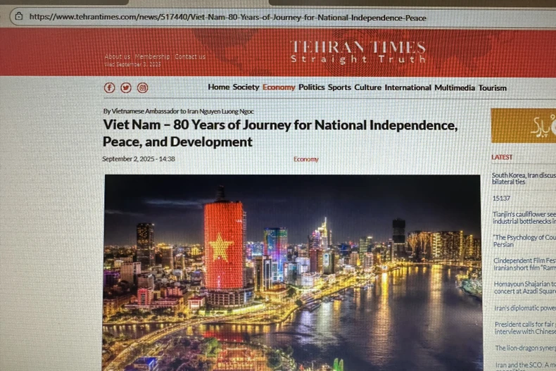Bài viết "Việt Nam - 80 năm hành trình vì độc lập dân tộc, hòa bình và phát triển" của Đại sứ Việt Nam tại Iran Nguyễn Lương Ngọc đăng trên báo Tehran Times. (Nguồn: Nguyễn Trường/TTXVN)