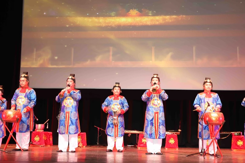 Tiết mục nghệ thuật đặc sắc của Đoàn Biểu diễn Nhã nhạc Cung đình Huế. (Ảnh: TTXVN phát)