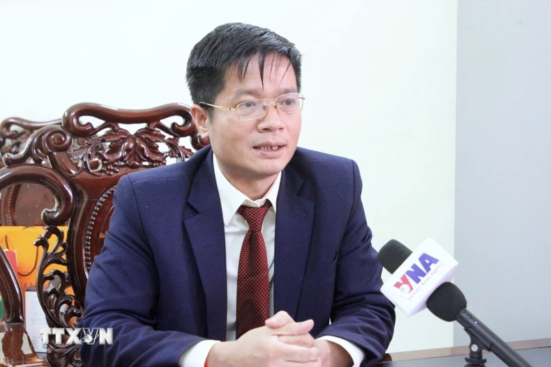 Tham tán Thương mại Việt Nam tại Campuchia Đỗ Việt Phương trả lời phỏng vấn phóng viên TTXVN. (Ảnh: Quang Anh/TTXVN)