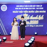 Học sinh tự dẫn chương trình trong cuộc thi Học sinh thanh lịch năm 2026 tại Trường Trung học Cơ sở Ngô Sĩ Liên. (Ảnh: Hoàng Long/VietnamPlus)