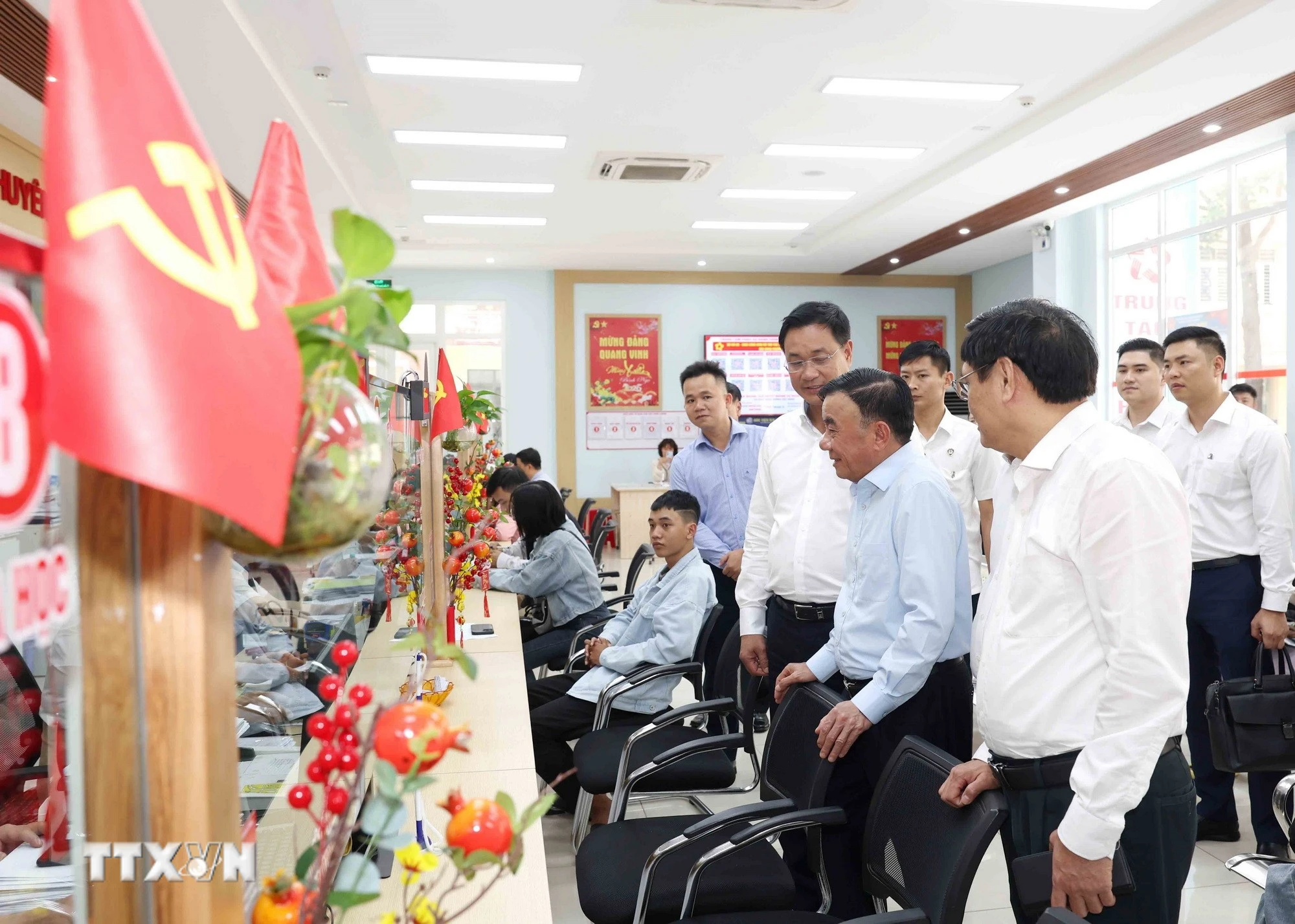 Thường trực Ban Bí thư Trần Cẩm Tú dự hội nghị tiếp xúc cử tri tại Đà Nẵng