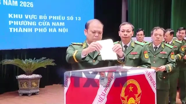 Bộ đội Biên phòng bỏ phiếu tại doanh trại, vừa dân chủ vừa sẵn sàng chiến đấu