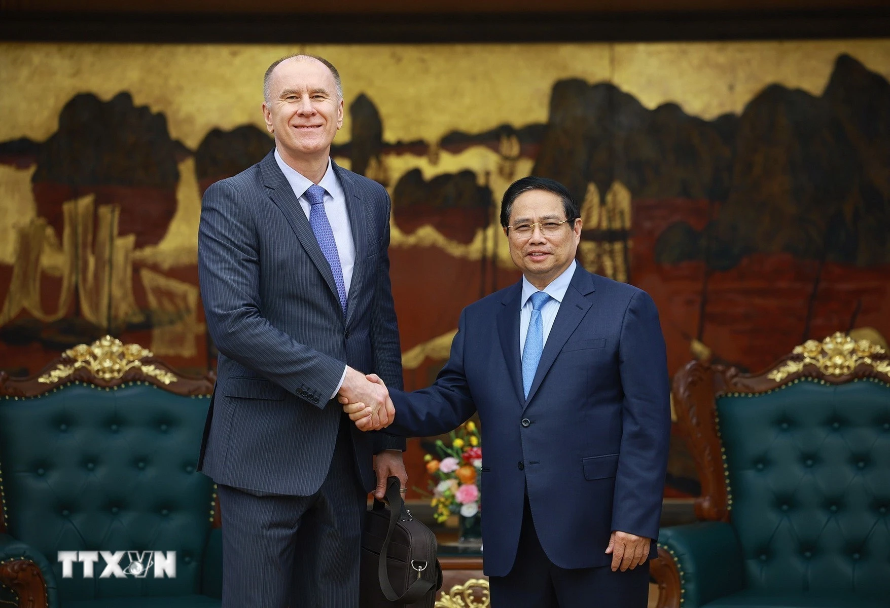 Thủ tướng Phạm Minh Chính tiếp đoàn cán bộ Quỹ Tiền tệ Quốc tế tại Hà Nội