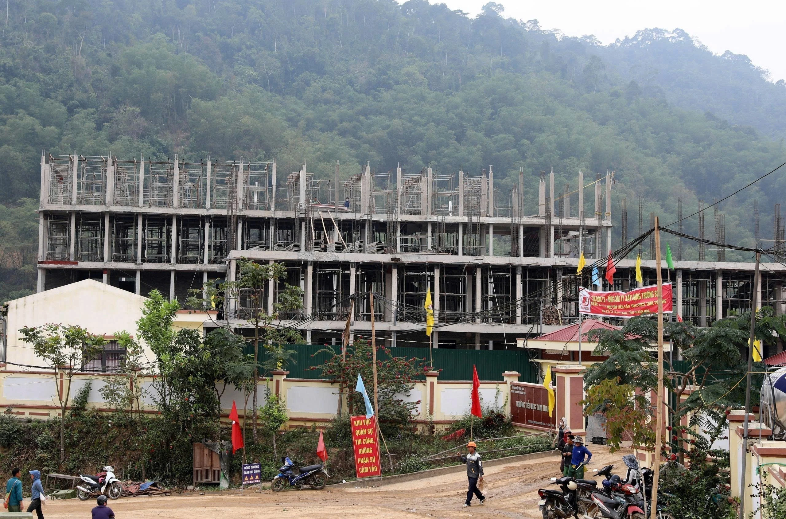 Thanh Hóa đẩy nhanh tiến độ xây dựng 16 trường nội trú liên cấp tại các xã biên giới