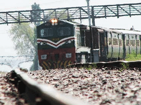 Pakistan: Tàu chở khách trúng rocket, 10 người thương vong ảnh 1