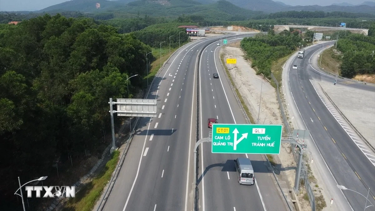 Điều chỉnh tốc độ lưu thông ô tô trên cao tốc Cam Lộ - La Sơn