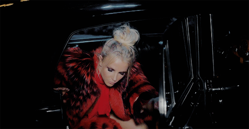 Điểm mặt những MV có phong cách thời trang đáng nhớ của năm 2016 ảnh 4