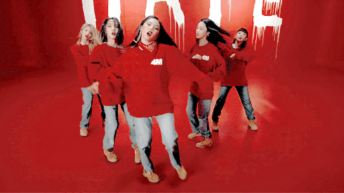 Điểm mặt những MV có phong cách thời trang đáng nhớ của năm 2016 ảnh 14