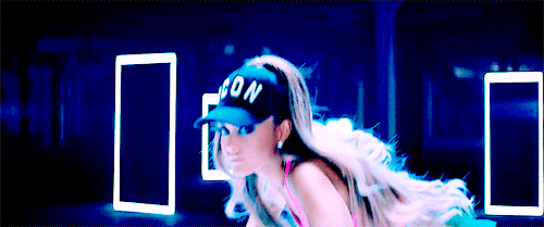 Điểm mặt những MV có phong cách thời trang đáng nhớ của năm 2016 ảnh 7