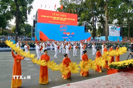 Chương trình biểu diễn nghệ thuật của lực lượng văn nghệ sỹ Thành phố Hồ Chí Minh tham gia Tổng duyệt lễ diễu binh, diễu hành kỷ niệm 50 năm Ngày Giải phóng miền Nam thống nhất đất nước. (Ảnh: Thanh Vũ/TTXVN)