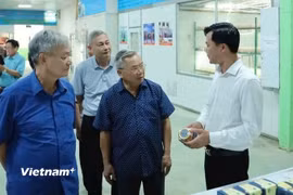 Du khách tham quan, trải nghiệm sản phẩm tại Hợp tác xã Nấm Tam Đảo, xã Tam Đảo, tỉnh Phú Thọ. (Ảnh: Nguyễn Thảo/Vietnam+)