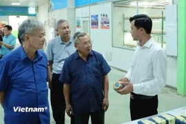 Du khách tham quan, trải nghiệm sản phẩm tại Hợp tác xã Nấm Tam Đảo, xã Tam Đảo, tỉnh Phú Thọ. (Ảnh: Nguyễn Thảo/Vietnam+)