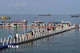 Tàu, phà tuyến biển tạm ngừng hoạt động do thời tiết xấu. (Ảnh minh họa: Lê Huy Hải/TTXVN)