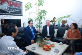 Thủ tướng Phạm Minh Chính chúc Tết gia đình cố Tổng Bí thư Nguyễn Văn Linh. (Ảnh: Dương Giang/TTXVN)