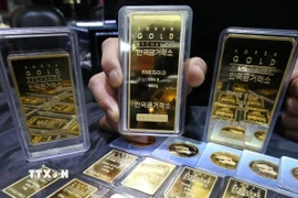 Vàng miếng được bày bán tại sàn giao dịch vàng ở Seoul, Hàn Quốc. (Ảnh: Yonhap/TTXVN)