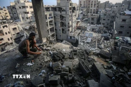 Cảnh đổ nát sau vụ không kích của Israel xuống khu vực phía Tây thành phố Gaza, ngày 4/7/2025. (Ảnh: THX/TTXVN)