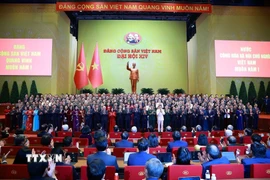 Ban Chấp hành Trung ương Đảng Cộng sản Việt Nam khóa XIV ra mắt Đại hội. (Ảnh: TTXVN)