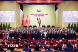 Ban Chấp hành Trung ương Đảng Cộng sản Việt Nam khóa XIV ra mắt Đại hội. (Ảnh: TTXVN)