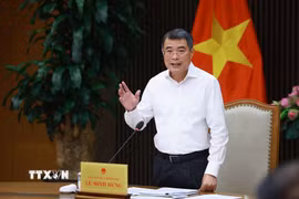Thủ tướng Lê Minh Hưng chủ trì cuộc họp về cắt giảm thủ tục hành chính, điều kiện kinh doanh. (Ảnh: Dương Giang/TTXVN)