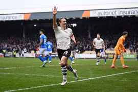 Ben Waine tỏa sáng để đưa Port Vale vào tứ kết FA Cup. (Nguồn: Getty Images)