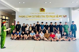Cơ quan điều tra tống đạt các quyết định tố tụng đối với những nghi can trong đường dây ma túy từ Campuchia.