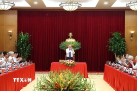 Tổng Bí thư Tô Lâm gặp mặt Ban Thường vụ Trung ương Hội Khuyến học Việt Nam. (Ảnh: Thống Nhất/TTXVN)