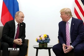 Tổng thống Mỹ Donald Trump (phải) trong cuộc gặp Tổng thống Nga Vladimir Putin tại Helsinki (Phần Lan) ngày 16/7/2018. (Ảnh: THX/TTXVN)