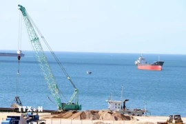 Dự án Nhà máy nhiệt điện LNG Cà Ná nằm gần Cảng biển tổng hợp và khu công nghiệp Cà Ná (xã Cà Ná). (Ảnh: Công Thử/TTXVN)