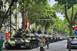 Cận cảnh dàn xe tăng và thiết giáp sẵn sàng cho lễ diễu binh, diễu hành