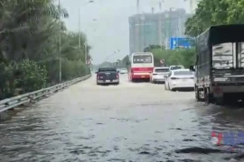 Hà Nội còn hơn 20 điểm ngập, gây khó khăn cho giao thông