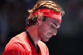 Stefanos Tsitsipas bị loại ngay từ vòng 1. (Nguồn: EPA)