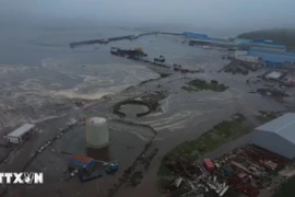 Sóng thần sau động đất gây ngập lụt tại thị trấn Severo-Kurilsk, Nga ngày 30/7/2025. (Ảnh: AA/TTXVN)