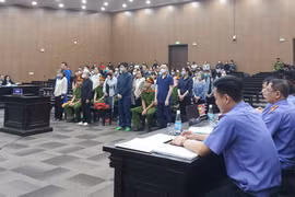 Có 36 bị cáo tại phiên tòa, 2 bị cáo Nguyễn Đăng Thuyết và Nguyễn Thị Hòa hiện đang trốn truy nã, bị đưa ra xét xử vắng mặt. (Nguồn: Báo Đầu tư)
