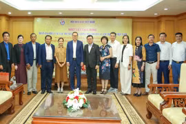 Ông Lê Quốc Minh, Ủy viên Trung ương Đảng, Phó Trưởng Ban Tuyên giáo và Dân vận Trung ương, Tổng Biên tập Báo Nhân Dân, Chủ tịch Hội Nhà báo Việt Nam tiếp ông Puy Kea, Chủ tịch Câu lạc bộ Nhà báo Campuchia cùng đoàn công tác.