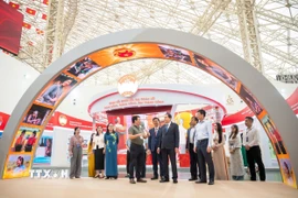 Chủ tịch Quốc hội Trần Thanh Mẫn kiểm tra công tác chuẩn bị triển lãm “Lịch sử và sứ mệnh Quốc hội Việt Nam.” (Ảnh: TTXVN)