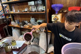 Gian hàng bán càphê tại chợ Santa (Jakarta, Indonesia). (Ảnh: Đỗ Quyên/TTXVN)