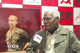 Tổng Bí thư Đảng Cộng sản Ấn Độ (CPI) Doraisamy Raja trả lời phóng viên TTXVN. (Ảnh: Quang Trung/TTXVN)