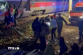 Hiện trường vụ va chạm tàu cao tốc gây thương vong lớn tại Tây Ban Nha