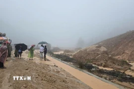 Sạt lở khu vực đèo Khánh Lê (tỉnh Khánh Hòa). (Ảnh: Đặng Tuấn/TTXVN)