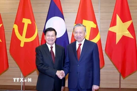 Tổng Bí thư Tô Lâm và Tổng Bí thư, Chủ tịch nước Lào Thongloun Sisoulith. (Ảnh: Phương Hoa/TTXVN)