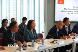 Phó Chủ tịch nước Võ Thị Ánh Xuân làm việc với Chủ tịch Lombardy Attilio Fontana. (Ảnh: Thanh Hải/TTXVN)