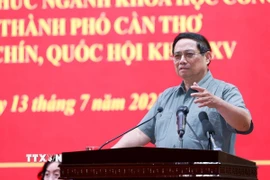 Thủ tướng Phạm Minh Chính phát biểu tại buổi tiếp xúc cử tri thành phố Cần Thơ sau Kỳ họp thứ 9, Quốc hội khoá XV. (Ảnh: Dương Giang/TTXVN)