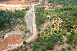 Toàn cảnh hồ chứa nước Đarana bị "đắp chiếu" dù đã hoàn thành từ năm 2022. (Ảnh: Đậu Tất Thành/TTXVN)
