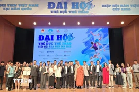 Các đại biểu và khách mời chụp ảnh lưu niệm trong lễ khai mạc Đại hội. (Ảnh: Đức Thắng/TTXVN)