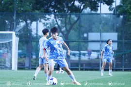 U17 nữ Việt Nam nỗ lực tập luyện trước trận gặp U17 nữ Trung Quốc. (Nguồn: VFF)
