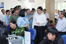Chủ tịch nước Lương Cường kiểm tra việc vận hành chính quyền hai cấp tại Quảng Ninh. (Ảnh: Lâm Khánh/TTXVN)